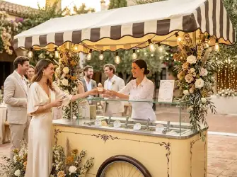 Carrito de helados artesanales en una boda en Málaga, ideal para el cóctel o la recena